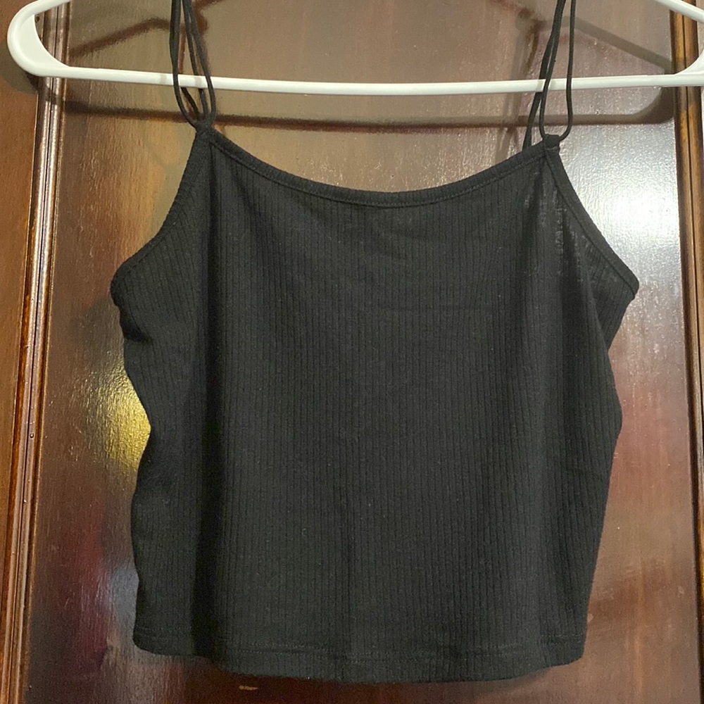 Black spaghetti strap cropped tank top